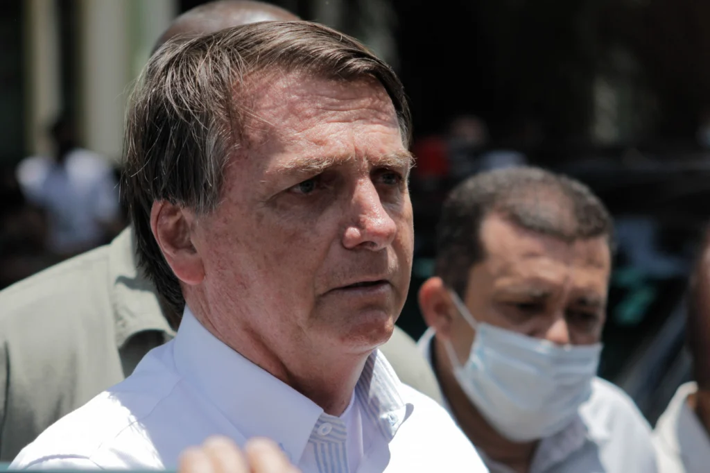 Bolsonaro diz que não é ditador e que alta dos combustíveis terá ‘chiaderia com razão